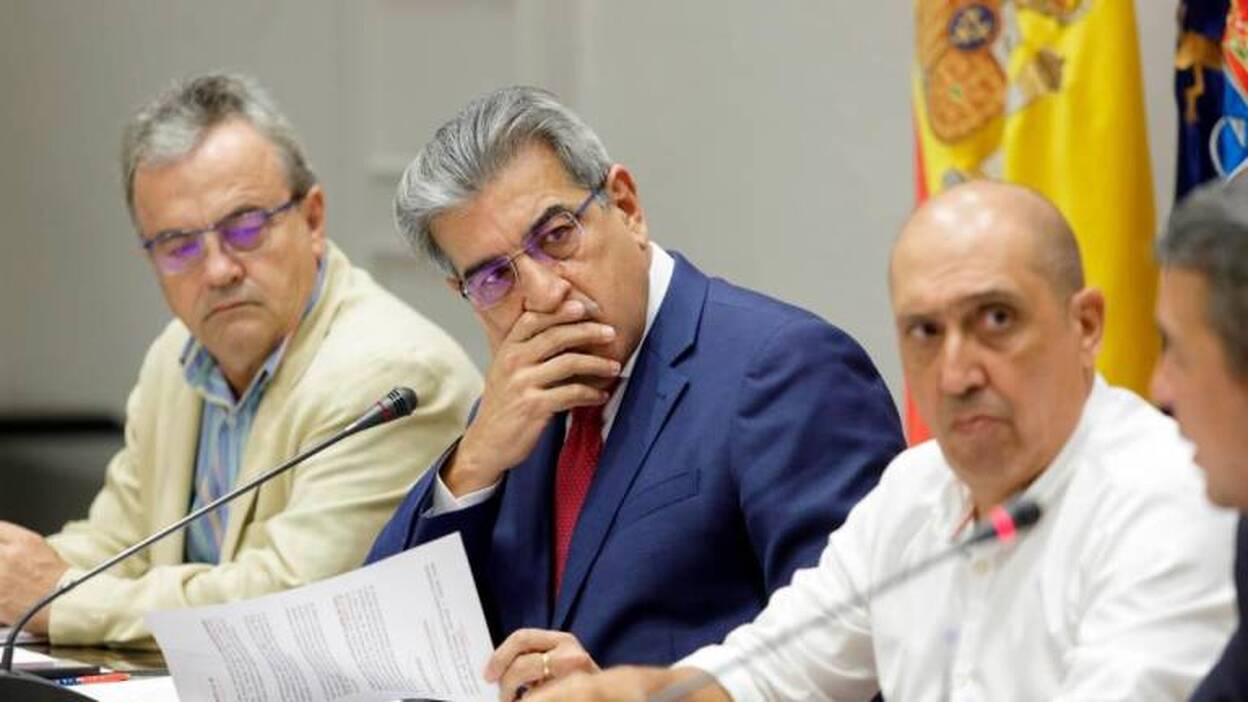 Román Rodríguez avanza que habrá revisión fiscal en Canarias aunque "no será en profundidad"