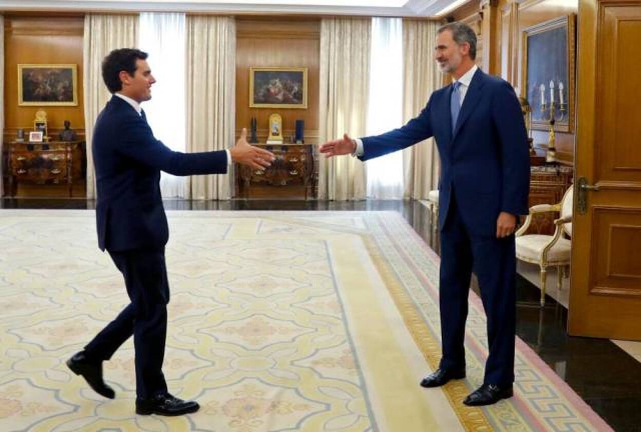 Las respuestas a Sánchez de PP, Cs y Podemos  alejan la investidura