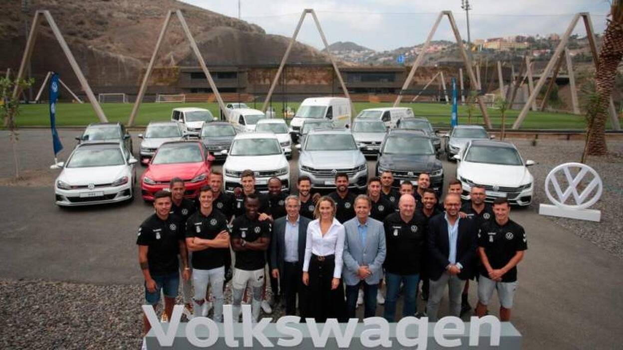 Volkswagen Canarias sortea un T-Cross en la entrega de la nueva flota de la UD Las Palmas