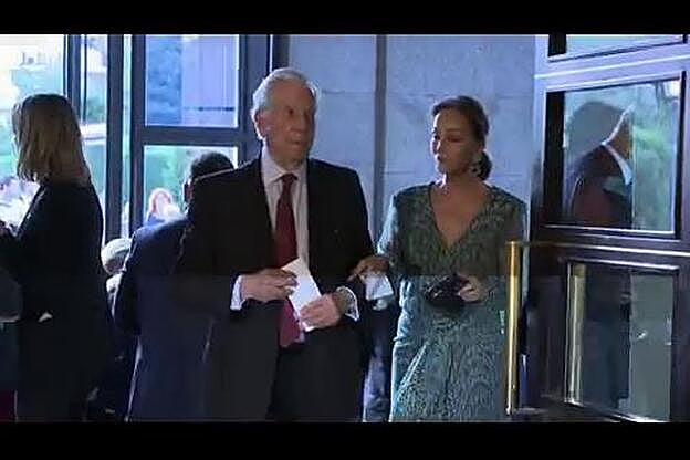 Isabel Preysler, radiante en el estreno de temporada del Teatro Real