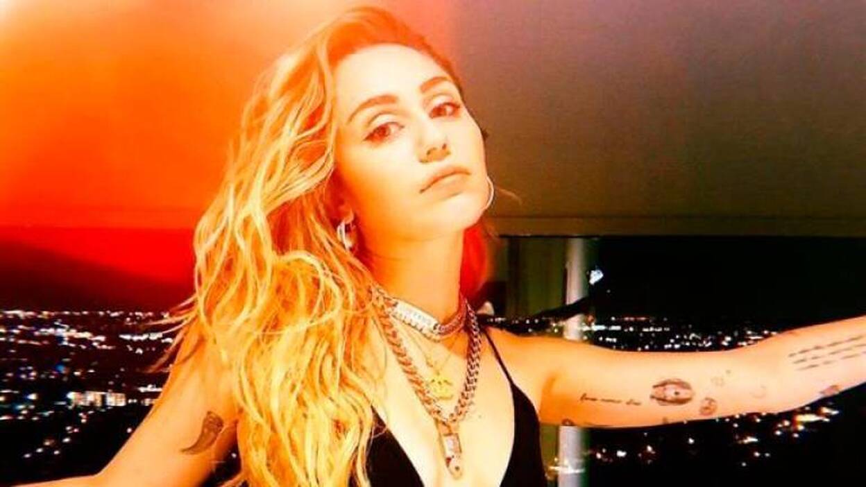 Miley Cyrus termina con Kaitlynn Carter