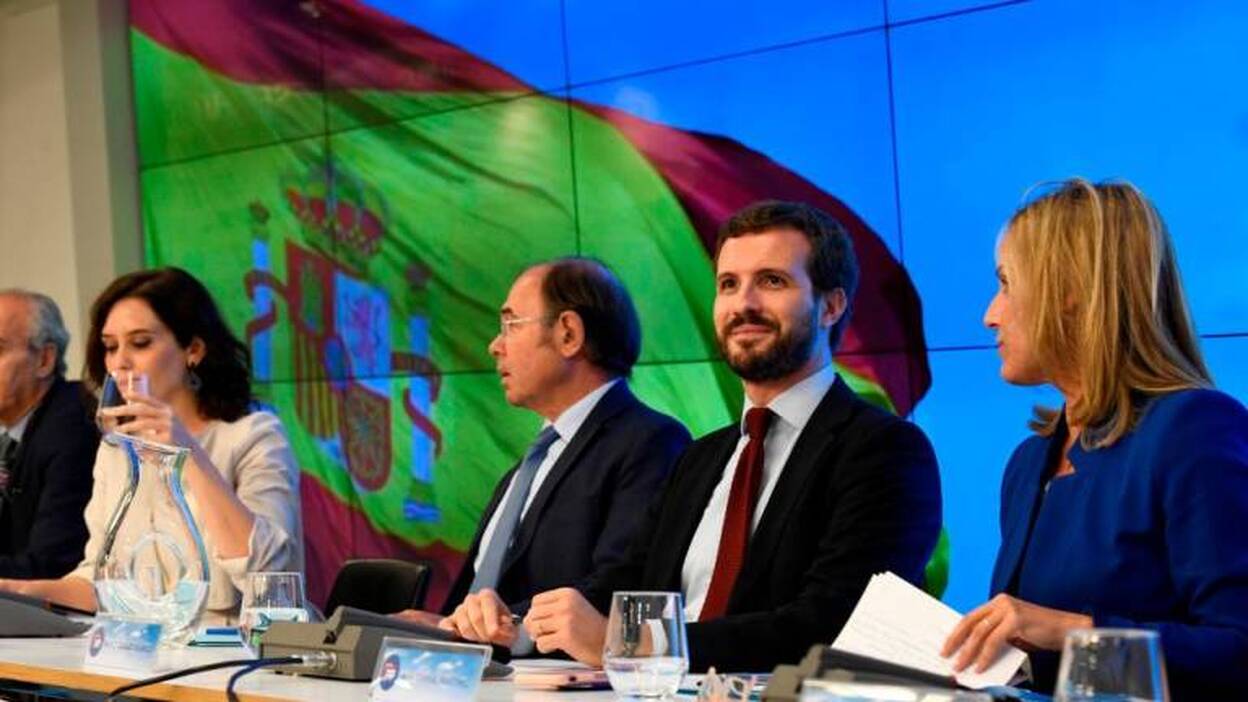 Casado se centra para sumar