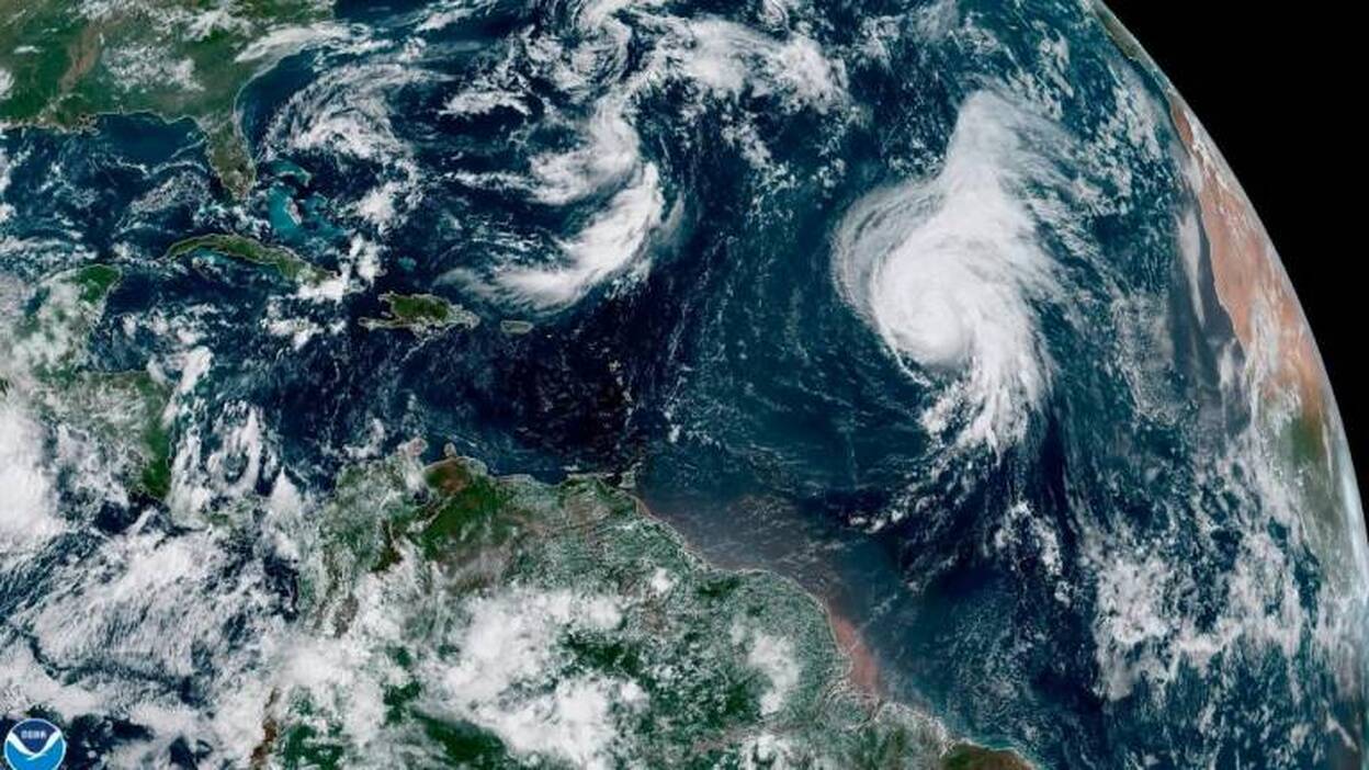 El huracán Lorenzo se fortalece levemente