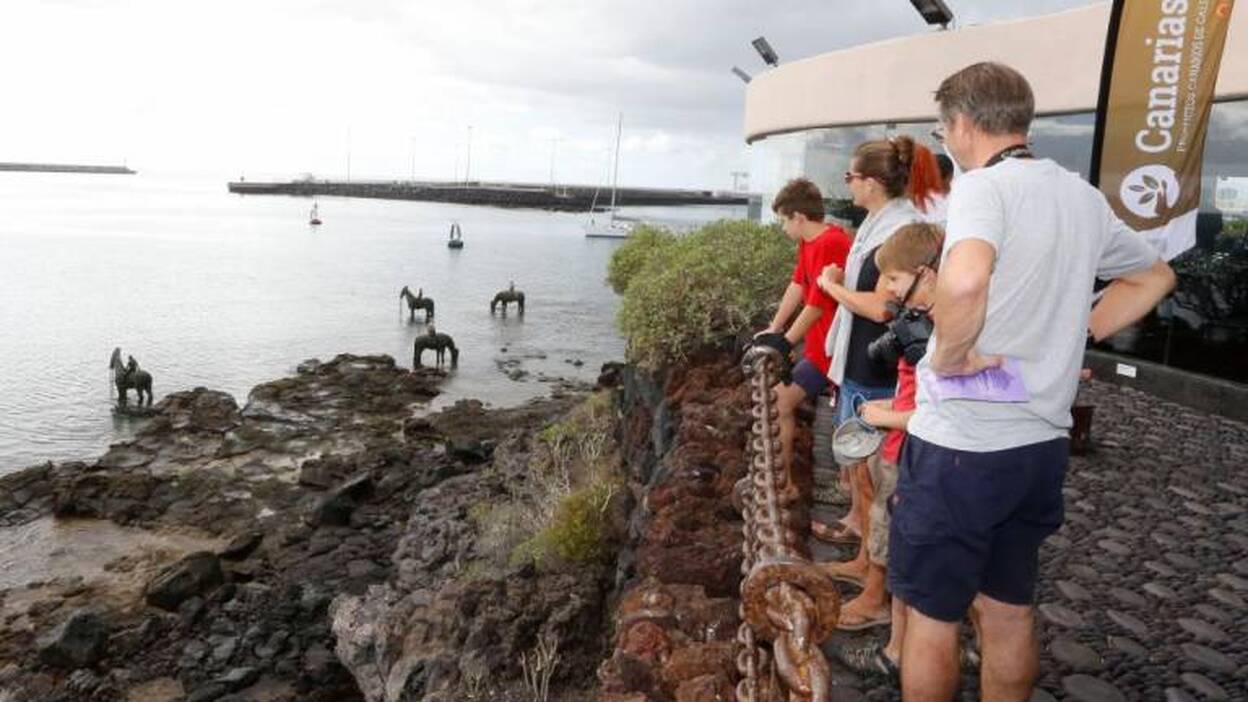 El Cabildo tramita llevar los jinetes de deCaires a una nave