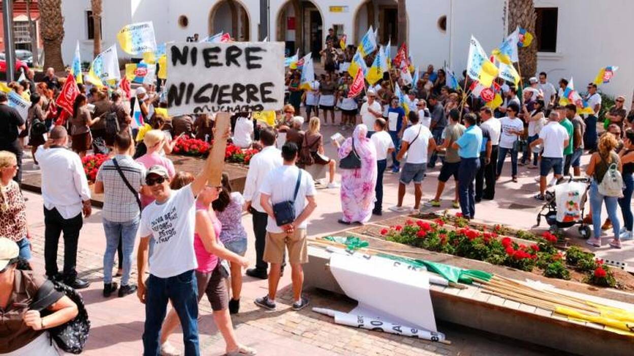Los trabajadores del Oliva Beach piden el desbloqueo del proyecto