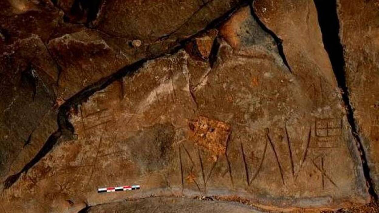 Revelan el primer caso de grabados rupestres bialfabéticos en Lanzarote