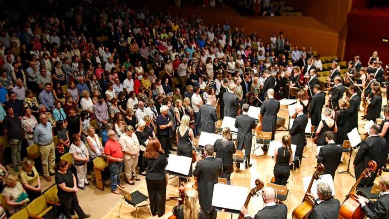 La Filarmónica toca para superar el fuego