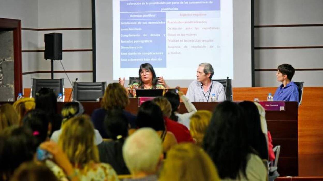 Los puteros canarios apoyan la regulación para que no se les multe