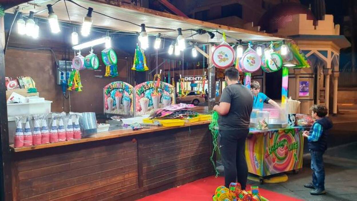 Ya está en marcha el mercadillo navideño de castañas y golosinas de San Telmo