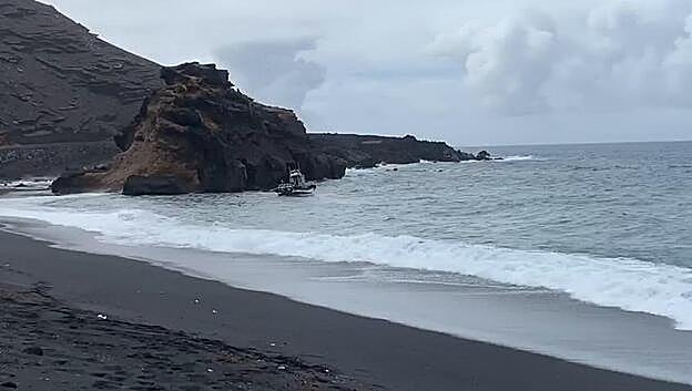 Aparecen 28 fardos de droga de 30 kilos cada uno en la costa de Lanzarote