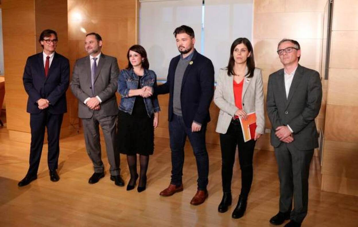 Guerra, Margallo y exparlamentarios piden un acuerdo de constitucionalistas y un Gobierno que no dependa de ERC