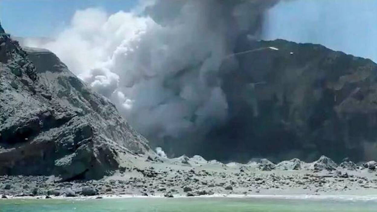 Varios muertos y una decena de atrapados por la erupción de un volcán en Nueva Zelanda