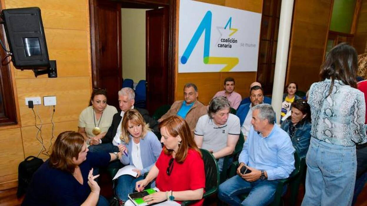 CC debate este sábado su voto en la investidura