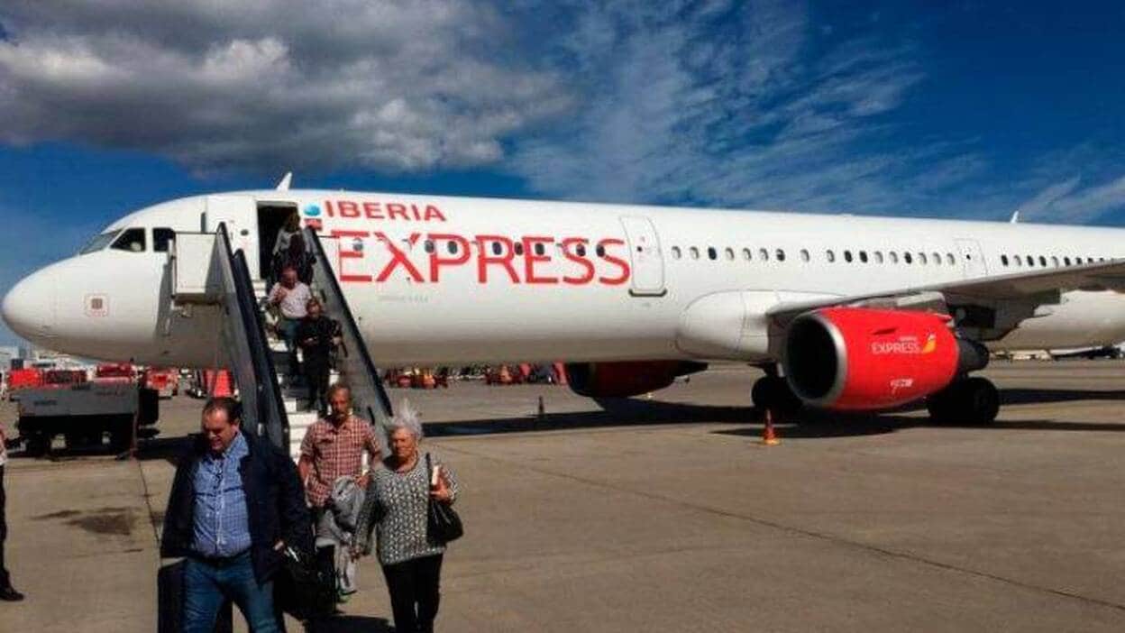 Más vuelos a las islas de Iberia Express por Navidad