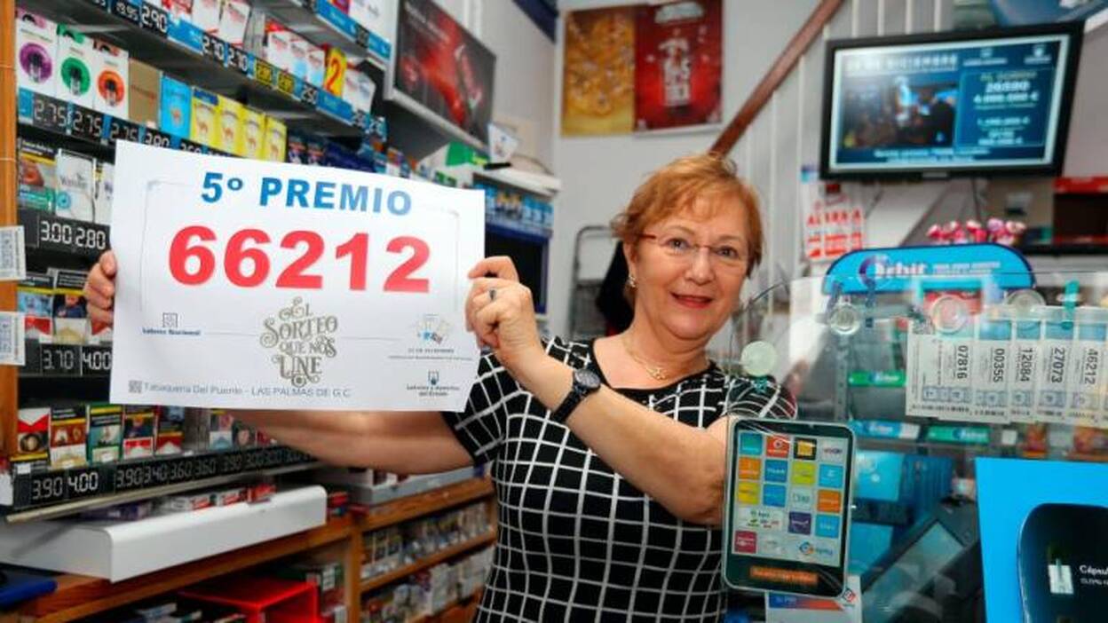 El quinto premio lleva la emoción a las puertas de catedral de Gran Canaria