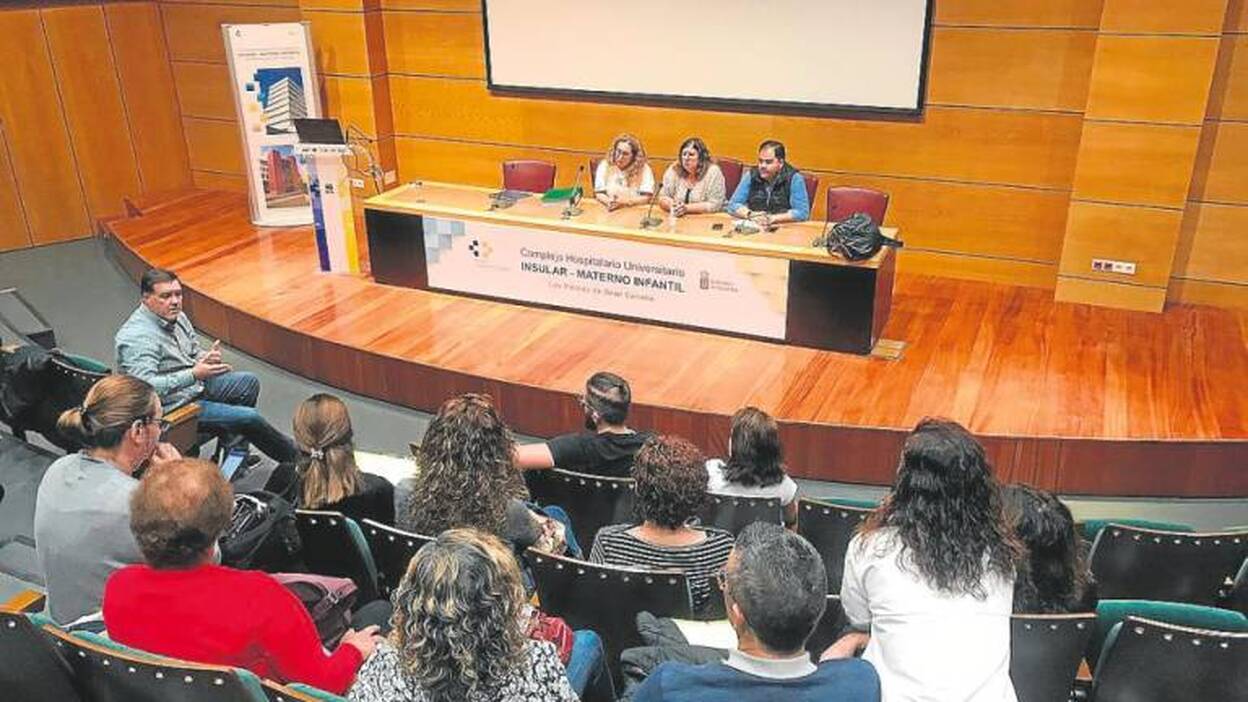 Auxiliares de enfermería de quirófano del Insular se preparan para la huelga