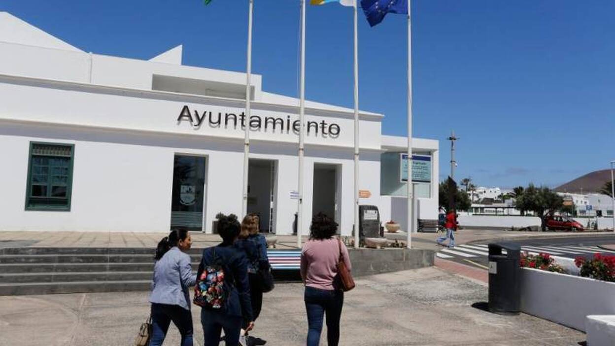 Tías asegura su parque móvil