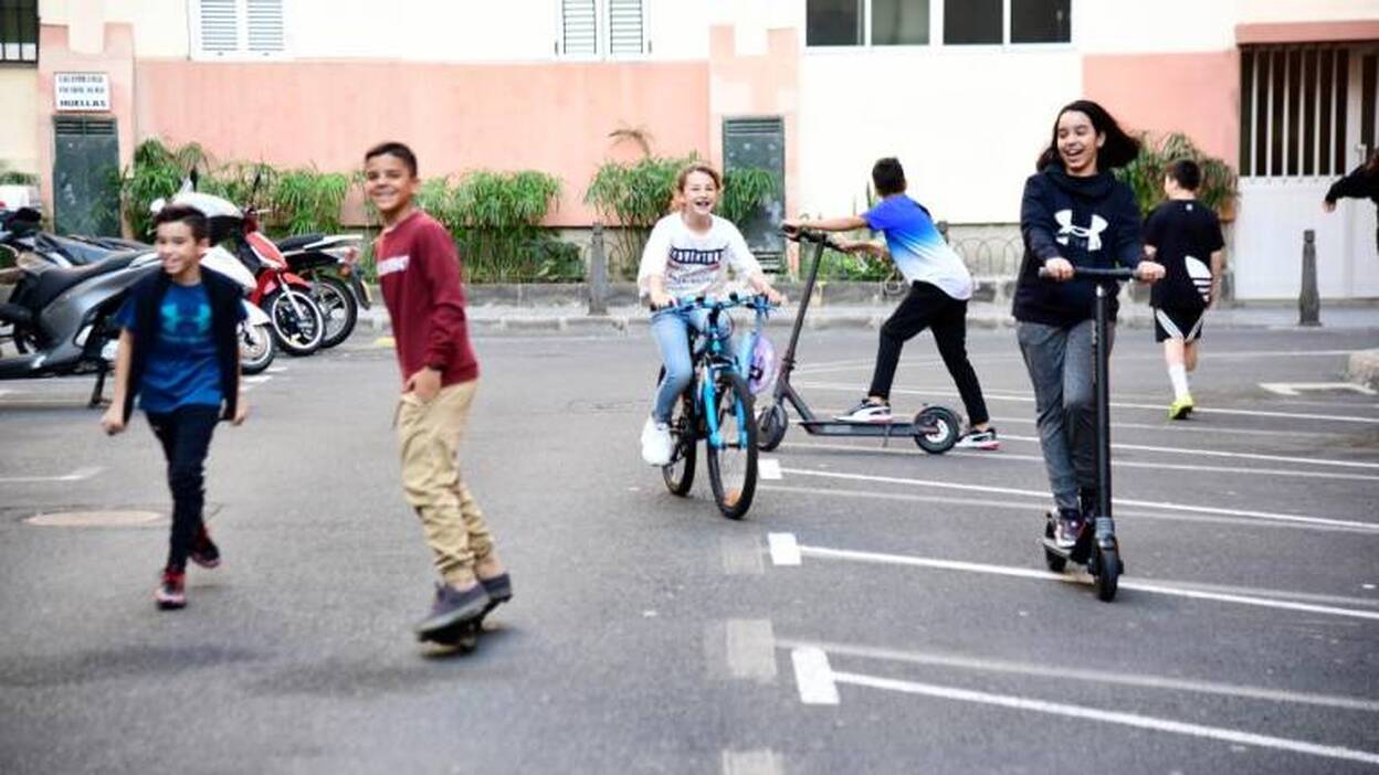 Los niños aún juegan en la calle el 6 de enero