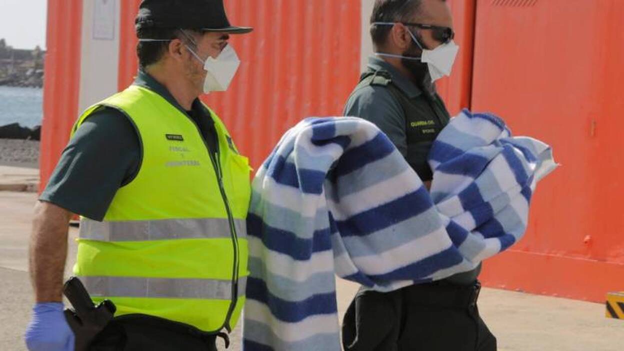 Fallece el bebé que nació en la patera