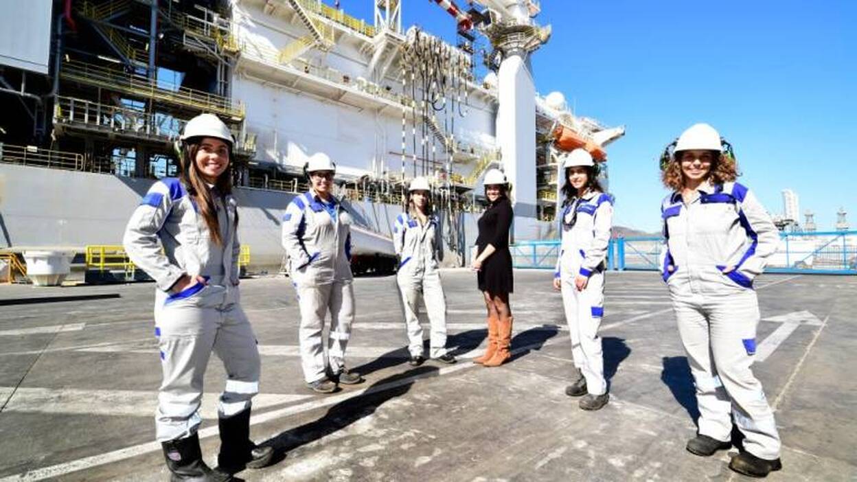 7 mujeres al frente de la ‘Valaris DS-12’