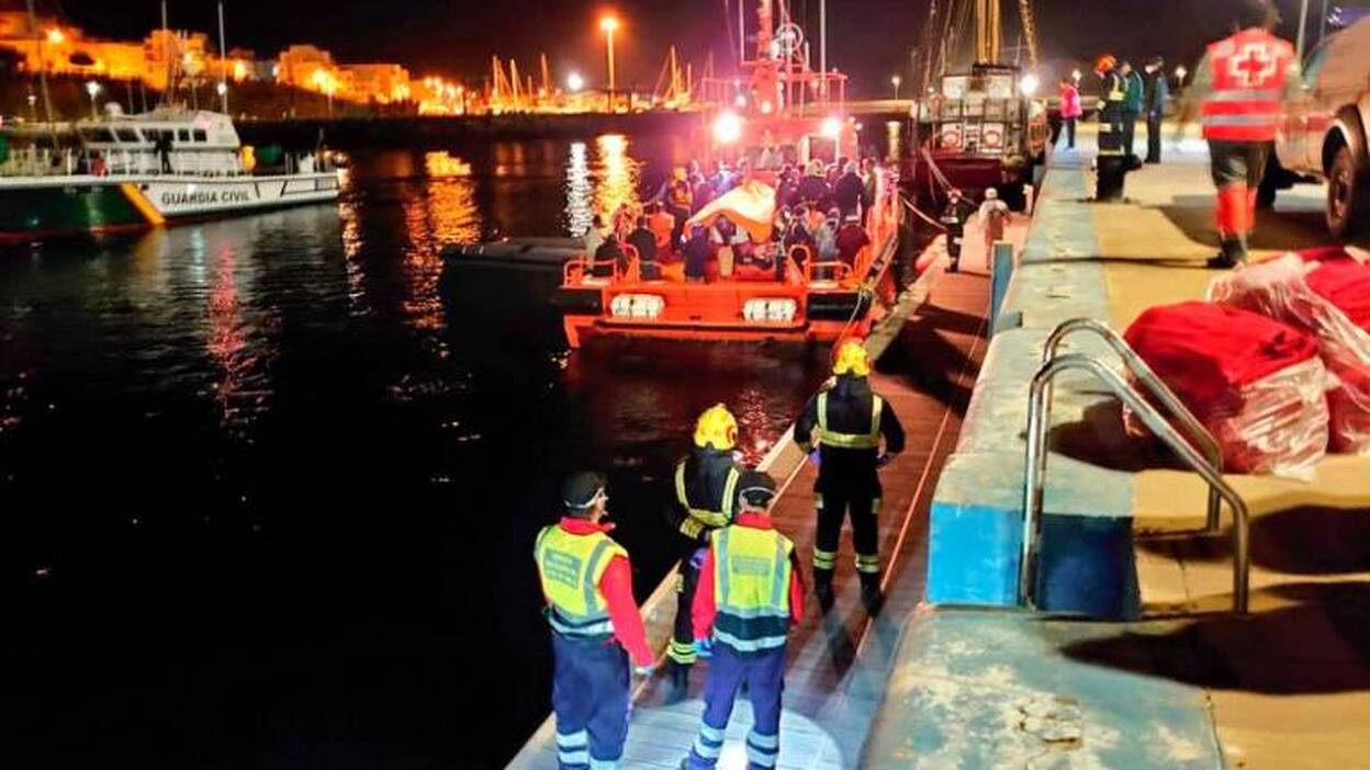 Localizada una patera a 20 millas de Gran Tarajal