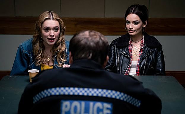 Aimee y Maeve, en un instante de la serie.