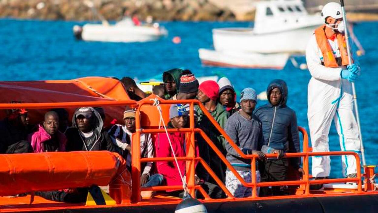 España devuelve desde Canarias a 60 inmigrantes