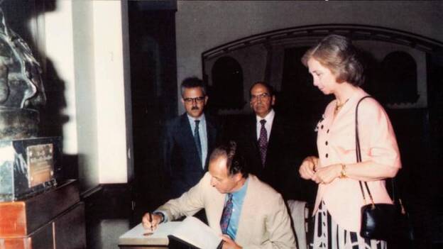 Don Juan Carlos y doña Sofía en una visita en 1994. /  Archivo de Manuel Ramos Almenara