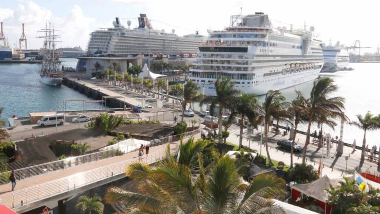 Cuatro cruceros con 10.000 personas llegan hoy a La Luz