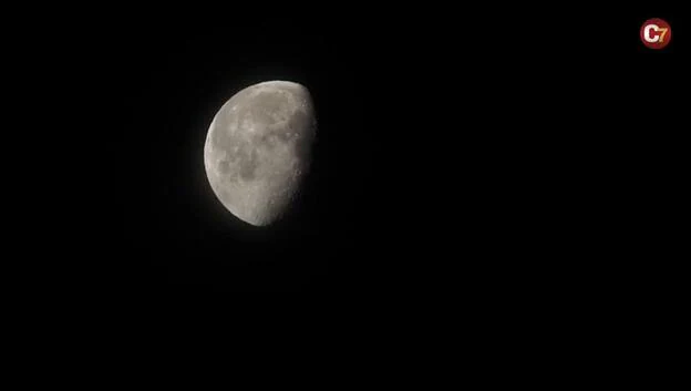La ISS atraviesa la luna