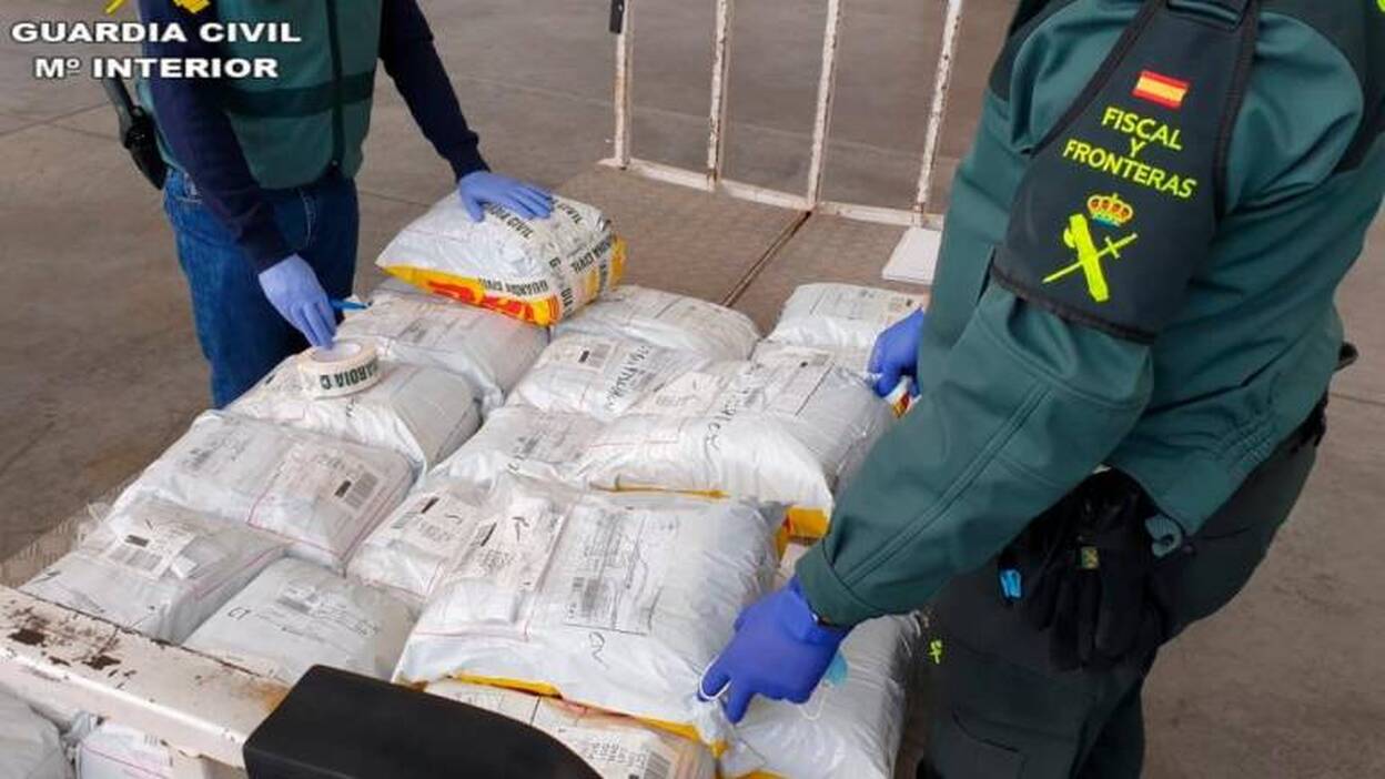 Las requisas del material de protección causan tensiones por su reparto