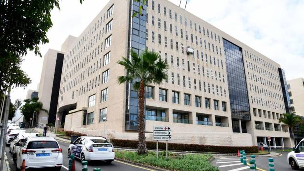 Alarma entre los sanitarios canarios: “No me llames héroe si me estás convirtiendo en mártir”