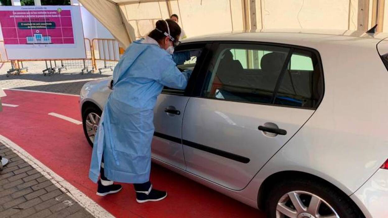 Diagnóstico del coronavirus sin bajarse coche en el Museo Elder