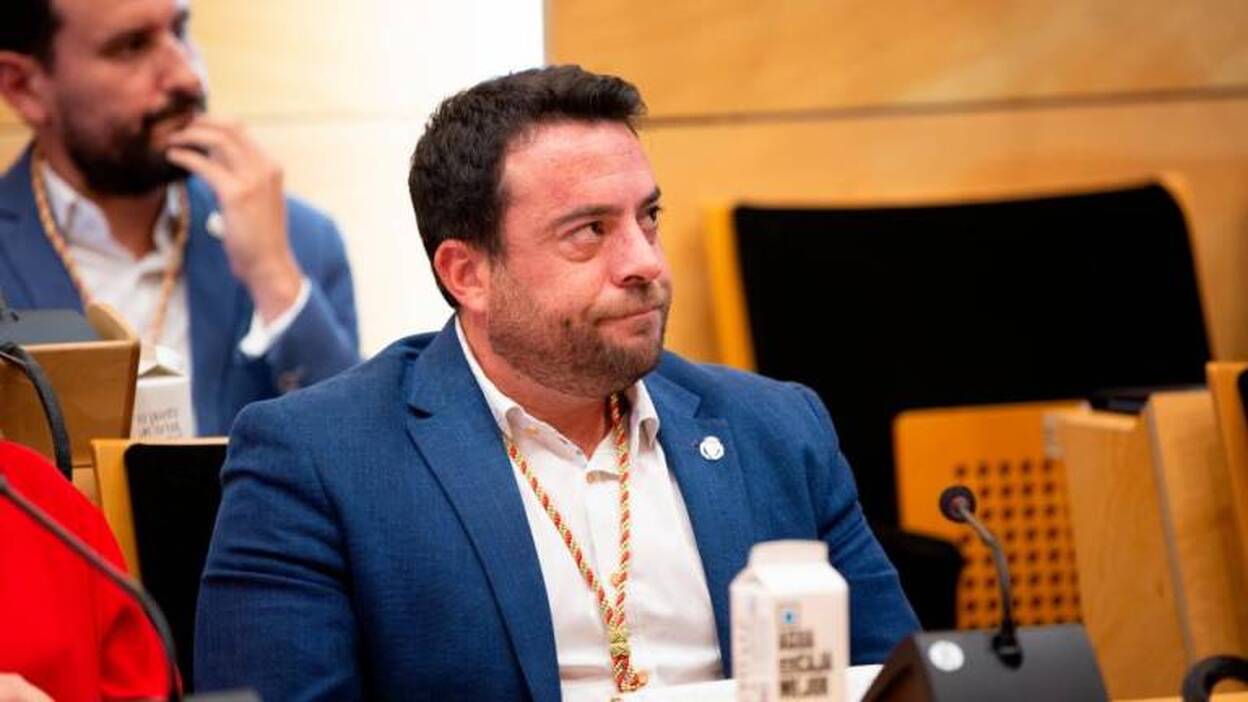 El juez deja en libertad a Pastor, que calla ante el magistrado y la prensa