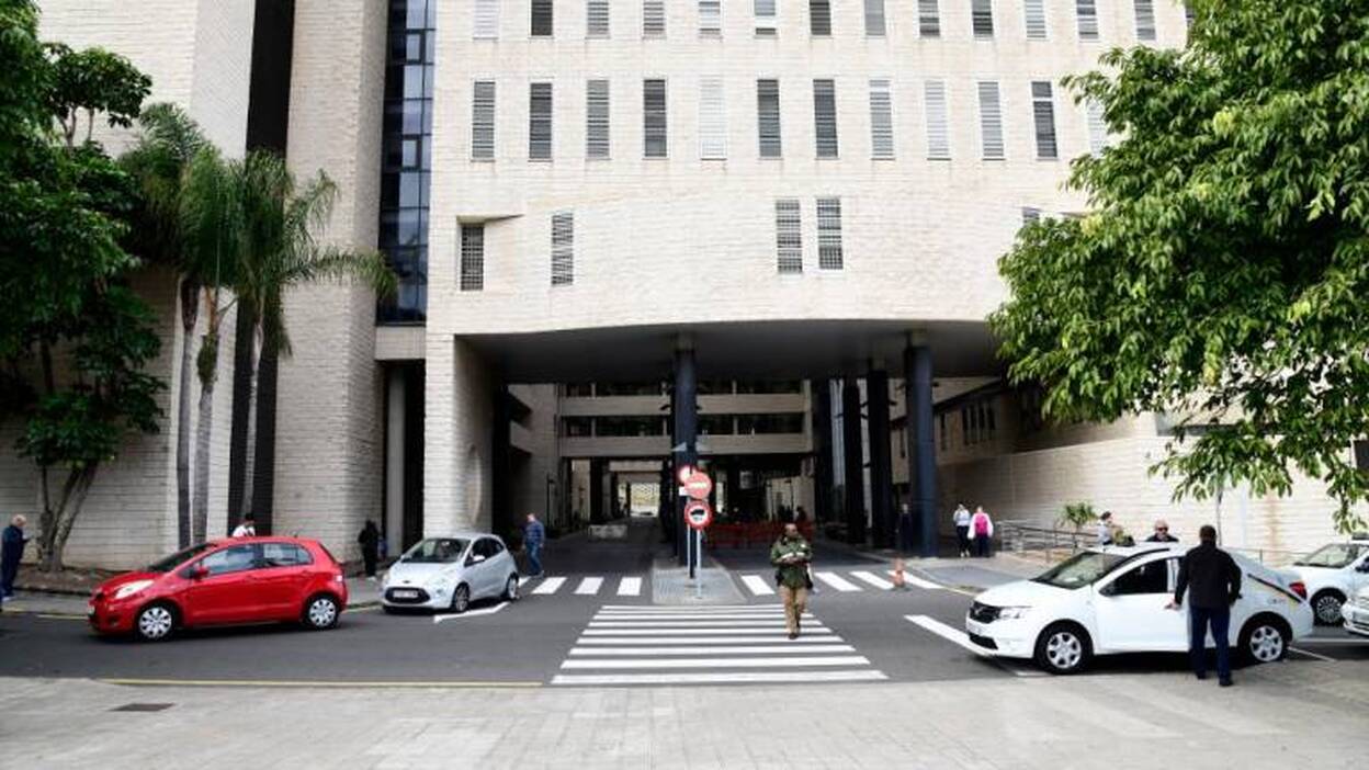 Canarias suma dos fallecidos más por coronavirus, 130 en total