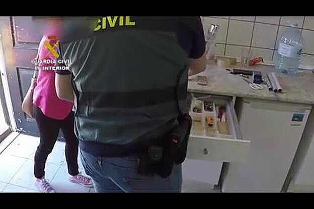 La Guardia Civil cierra dos puntos de venta de droga