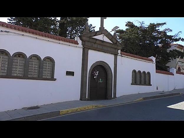 Valsequillo enrama sus tumbas