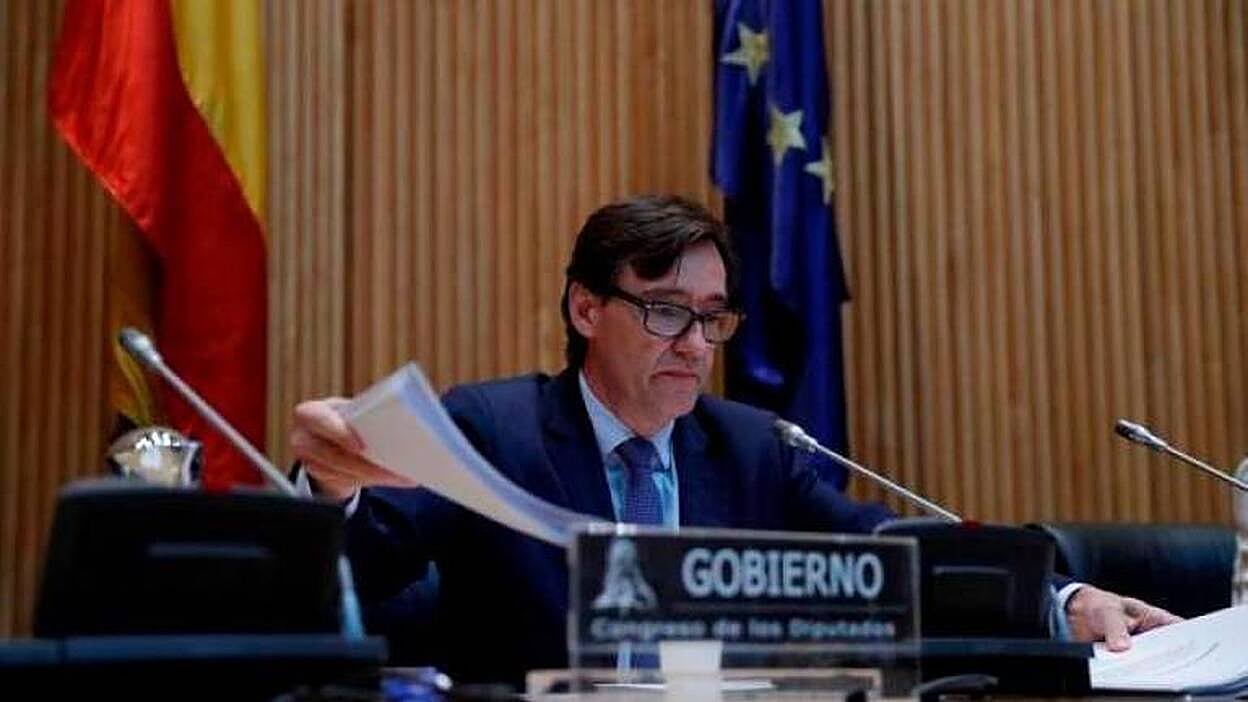 Sanidad plantea revisar los horarios de paseo de los niños para evitar las franjas de calor