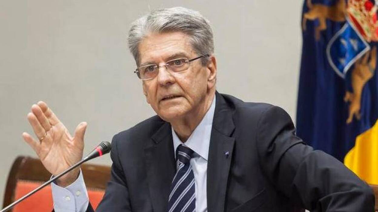 «Orgulloso de los sanitarios y la sociedad canaria»