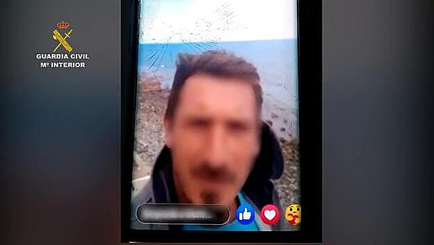 Se va de pesca submarina y lo publica en redes