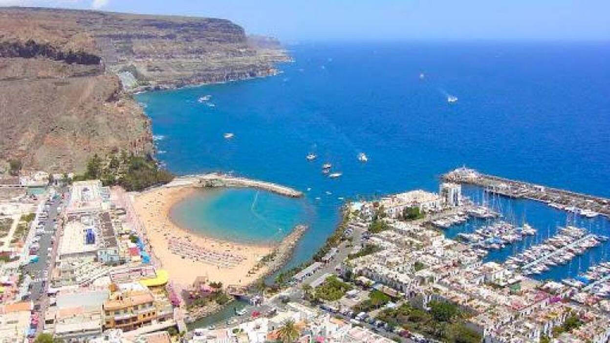 Roba un televisor en casa de un amigo