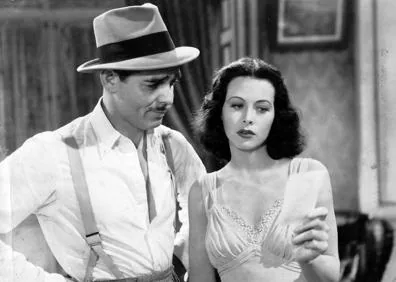 Imagen secundaria 1 - Hedy Lamarr tenía 19 años cuando protagonizó 'Éxtasis', polémico filme que contiene desnudos y el primer orgasmo de una mujer en una cinta no pornográfica. La actriz junto a Clark Gable en 'Camarada X' (1940) y con Victor Mature en 'Sansón y Dalila' (1949).