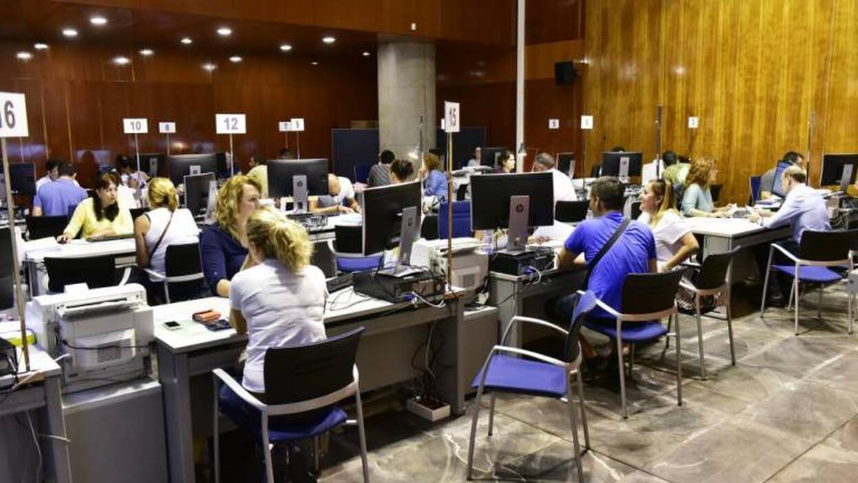 CC OO, UGT e IC frenan el intento de imponer el teletrabajo público