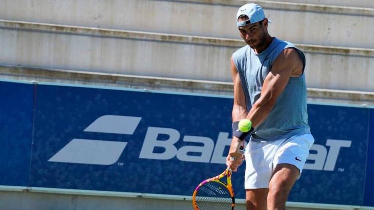 Rafa Nadal ya empuña la raqueta