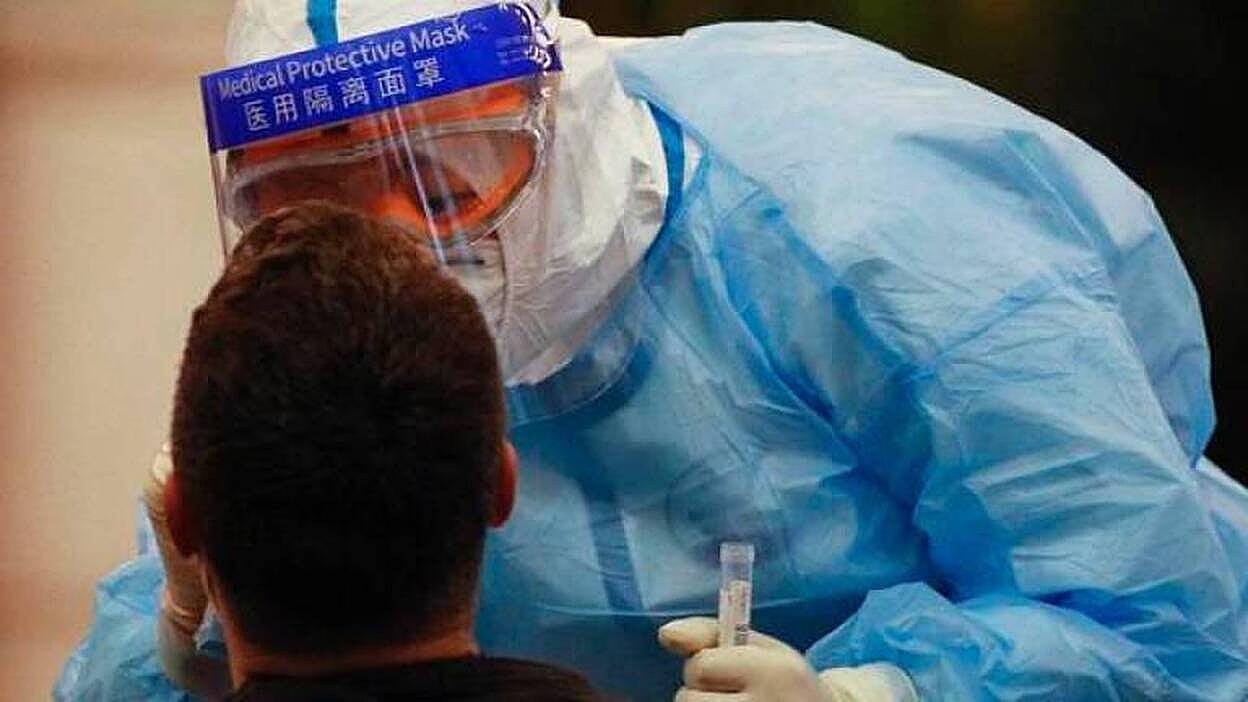 Médicos chinos creen que el virus mutó en el rebrote