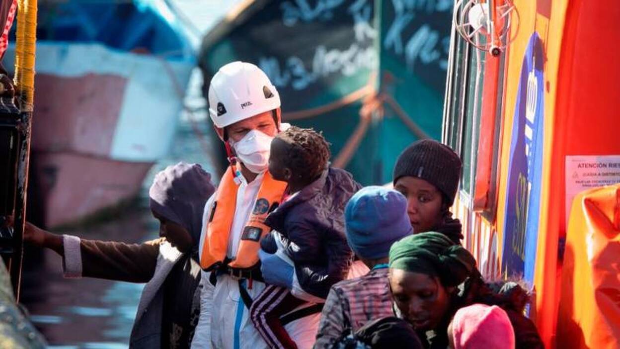 Las inmigrantes  con niños, a la comisaría de Fronteras