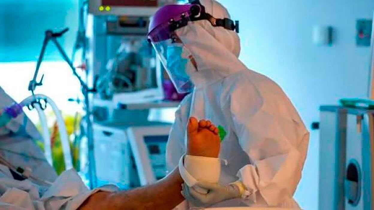 Seis personas continúan en las UCI del archipiélago