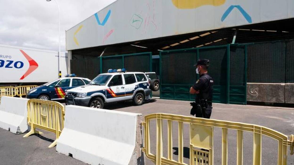 «Basta ya», exige el PP tras alojar a los últimos 59  inmigrantes en el muelle capitalino