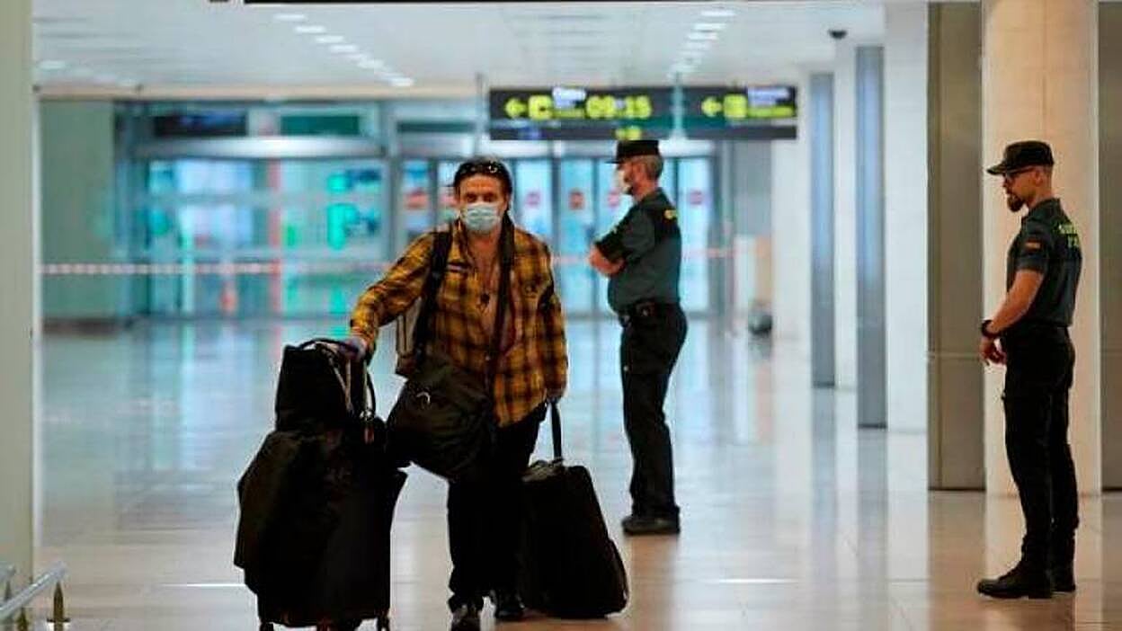 Canarias abre la puerta a costear los primeros test a los turistas