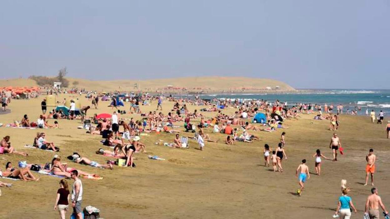 Hoteleros canarios piden el descuento fiscal a españoles que visiten las islas